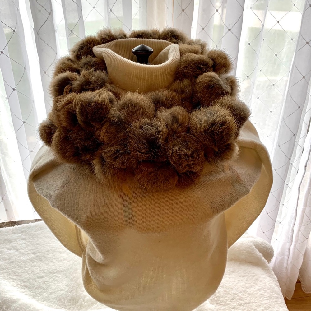 Adrienne Landau neck scarf.